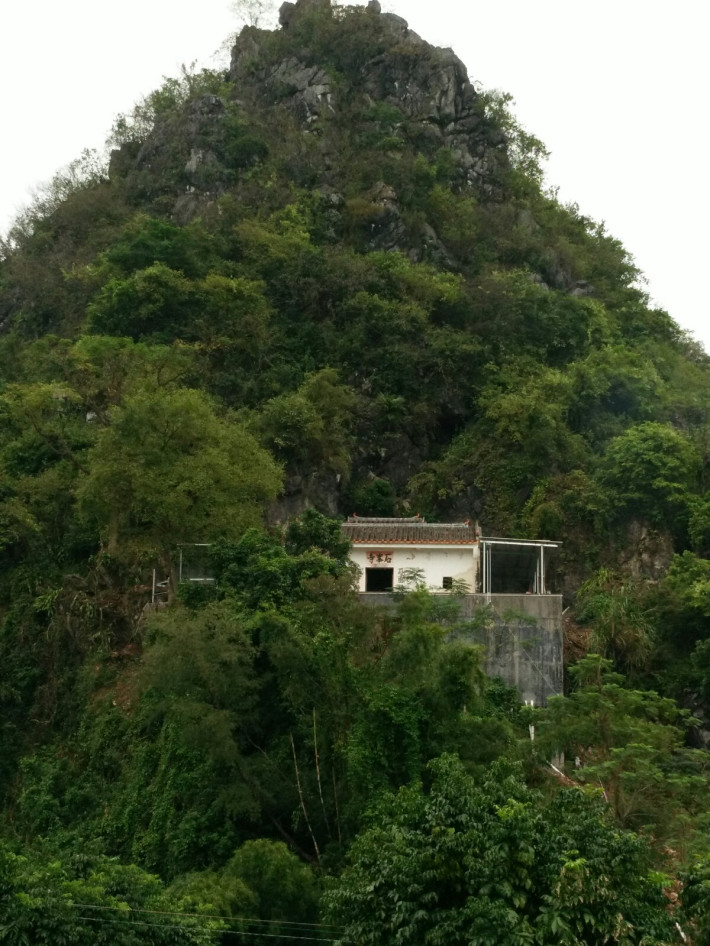 重建陽春鸚鵡山石峰寺緣起